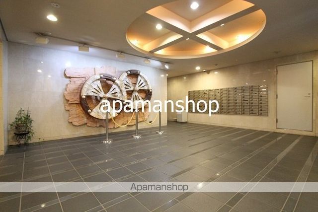 地下鉄長堀鶴見緑地線 西長堀駅 徒歩2分 13階建 築26年の外観写真