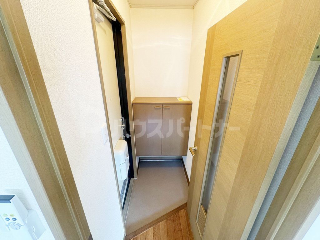 玄関　※別号室参考写真※