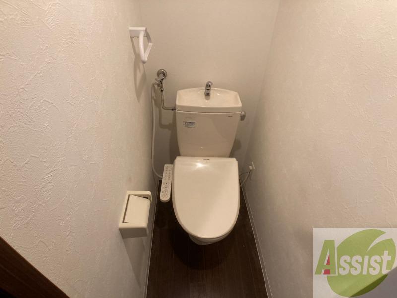 トイレ　こちらはトイレです。清潔感があり、安心して使用できます。