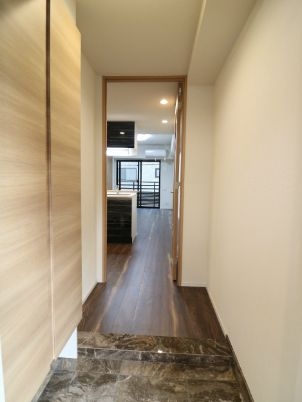 東京メトロ銀座線 浅草駅 徒歩9分 9階建 築8年の玄関写真