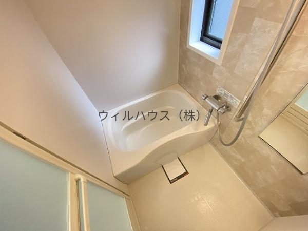 バス・シャワールーム　キレイにリフォームされています！