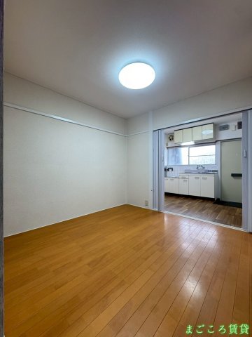 川崎マンションの居間写真