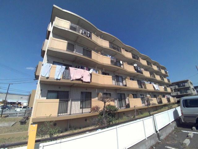 建物外観　南向きで日当たり良好。