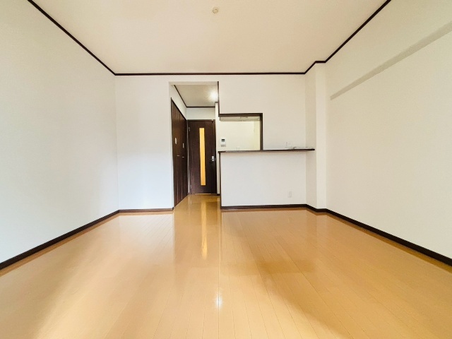 フェリーズ南仙台の居間写真