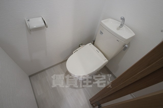 京阪本線 関目駅 徒歩5分 4階建 築41年のトイレ写真