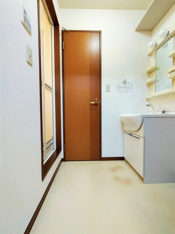洗面設備　別部屋参照写真