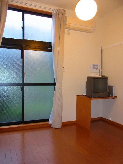 レオパレスサクシードの居間写真