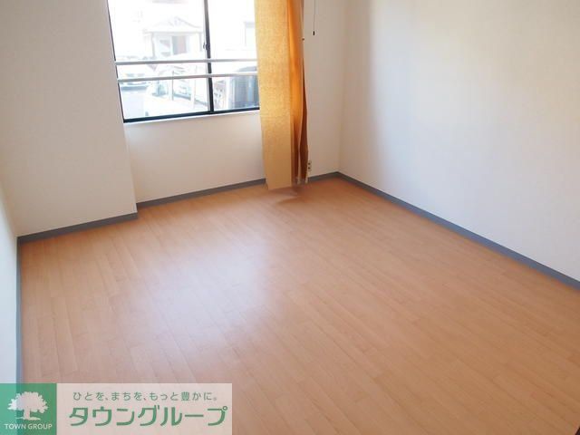 ファミール日之出C棟の居間写真