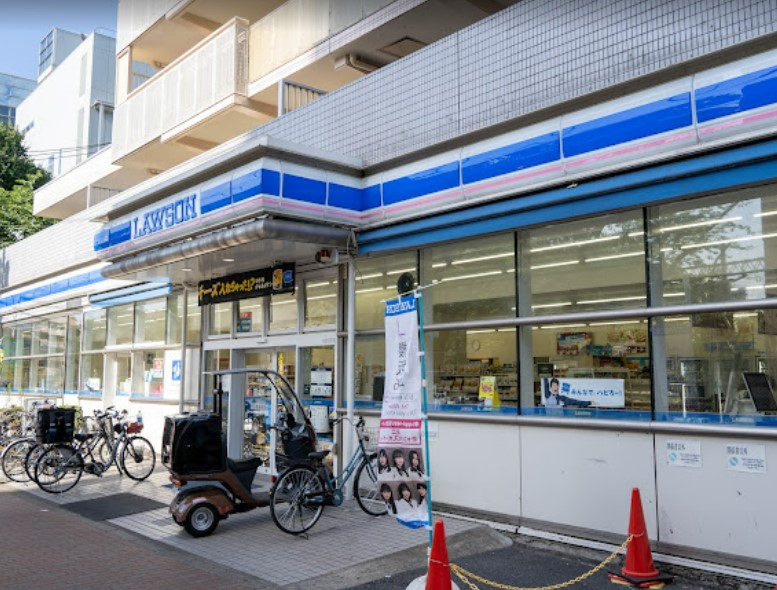 コンビニ　ローソン 板橋蓮根三丁目店（コンビニ）まで778m