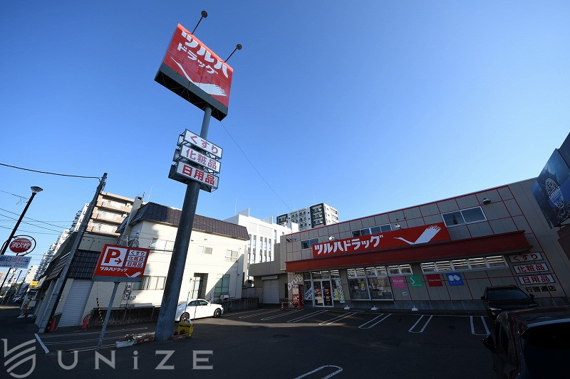 ドラックストア　ツルハドラッグ行啓通店（ドラッグストア）まで582m