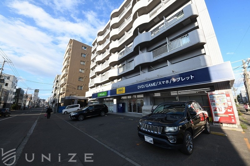 レンタルビデオ　ゲオ札幌南11条店（レンタルビデオ）まで970m