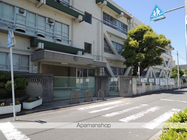 小学校　茨木市立玉島小学校（小学校）まで527m