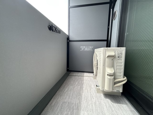バルコニー　同物件別号室