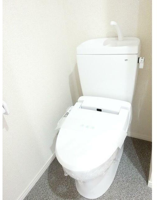 トイレ　落ち着いた色調のトイレです♪