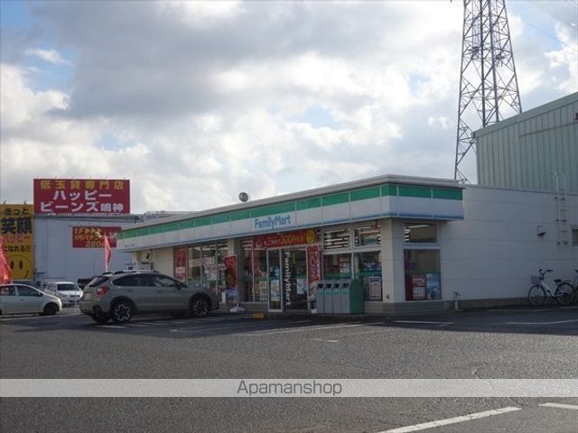 コンビニ　ファミリーマート（コンビニ）まで728m