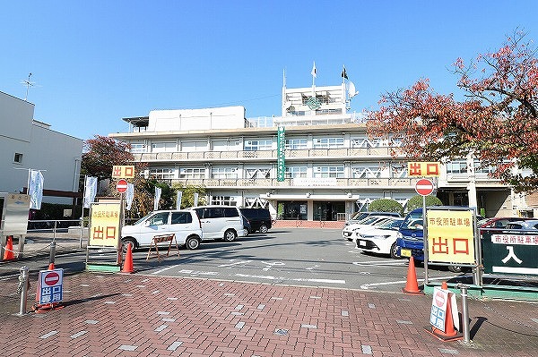 役所　長岡京市役所（役所）まで583m