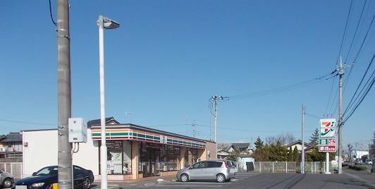 コンビニ　セブンイレブン小見店（コンビニ）まで400m