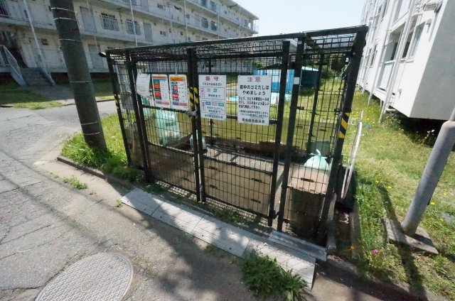 千葉都市モノレール 動物公園駅 徒歩20分 4階建 築63年の外観写真