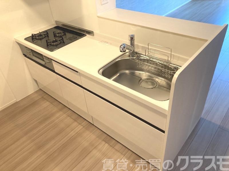 キッチン　効率よくお料理できる３口コンロ付き♪