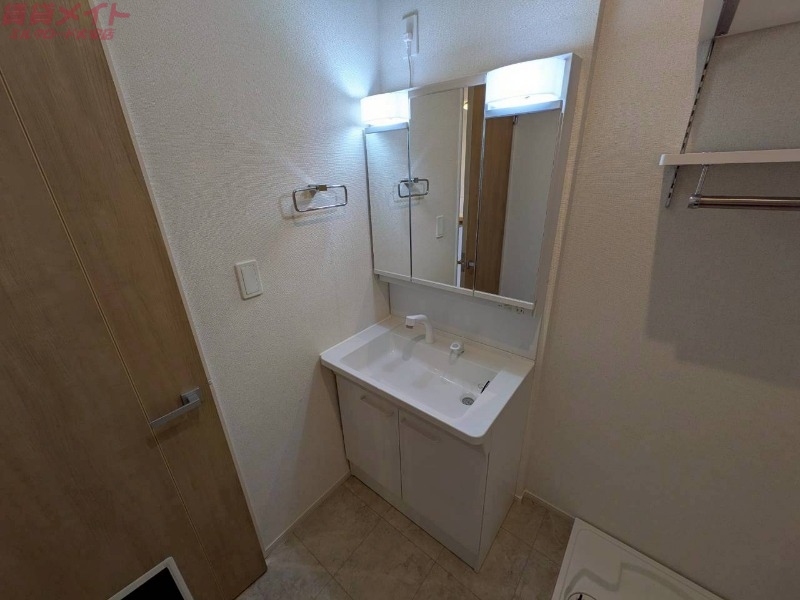 洗面設備　同タイプの部屋写真です