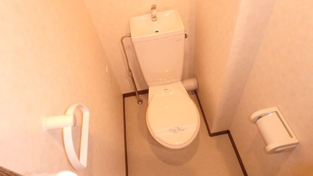 ＪＲ大阪環状線 福島駅 徒歩7分 12階建 築30年のトイレ写真