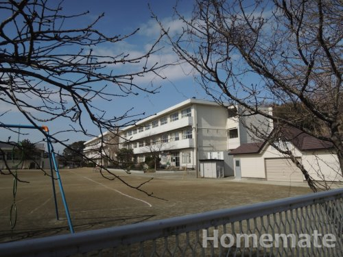 小学校　鎌倉市立深沢小学校（小学校）まで592m