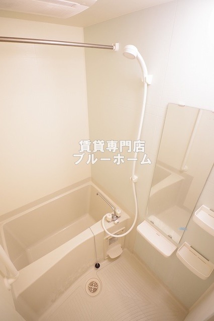 バス・シャワールーム　浴室乾燥機付きのお風呂！