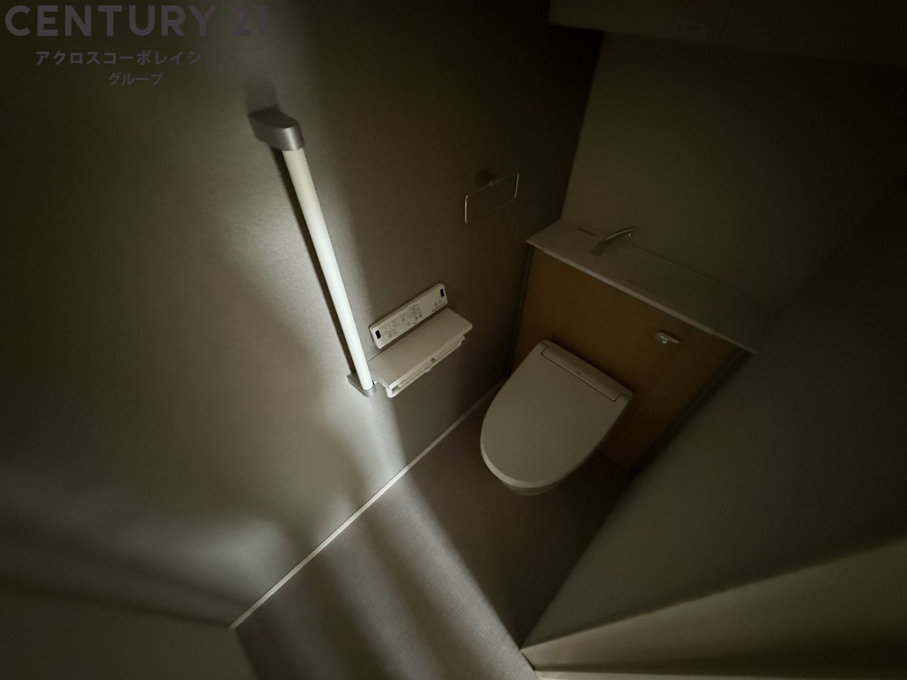 トイレ　温水洗浄便座付きのトイレです♪