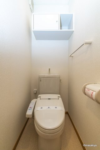 トイレ　トイレ　ウォシュレット付き。