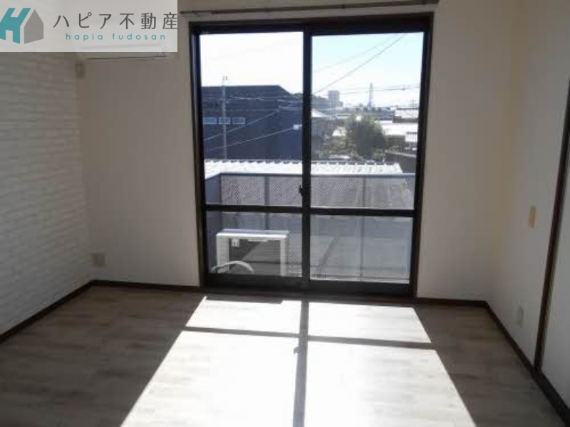 シャイングレイスの居間写真