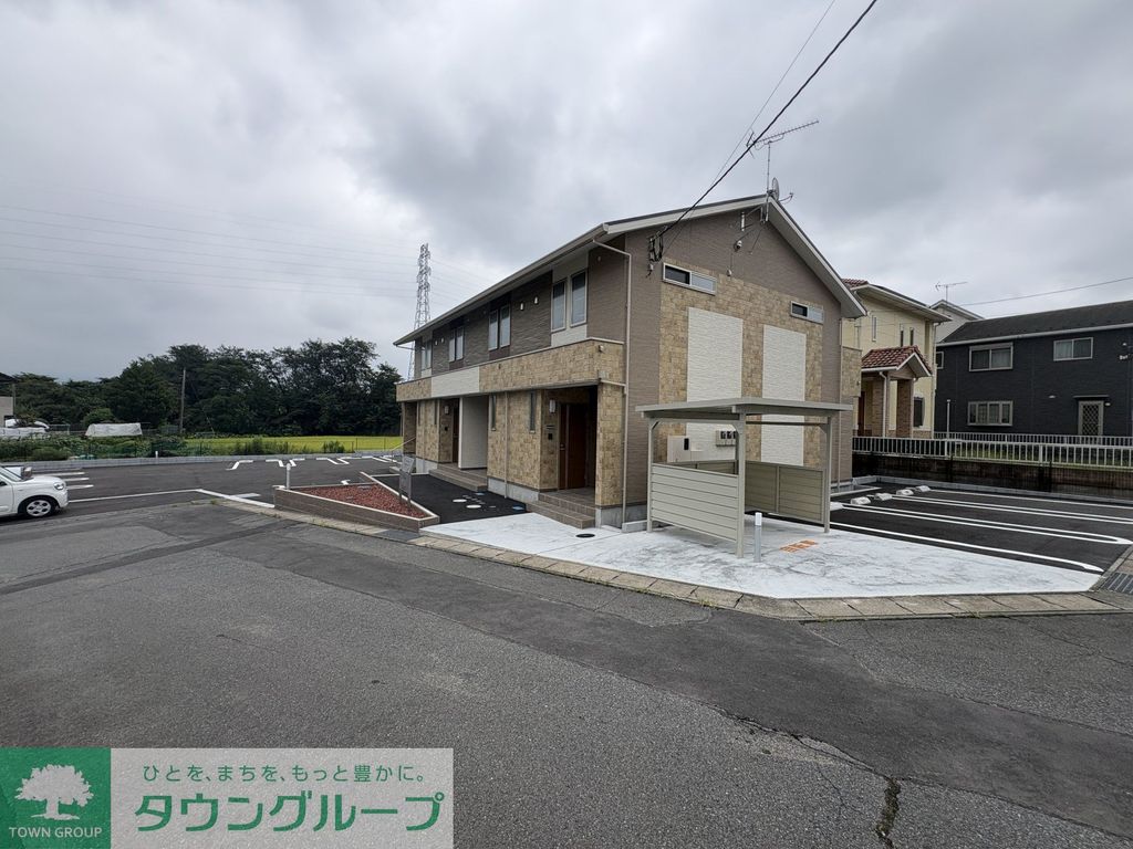 建物外観　駐車場