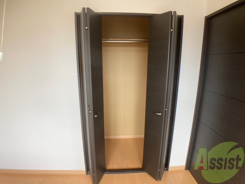 収納　寝室の収納です。部屋がすっきり片付きます。
