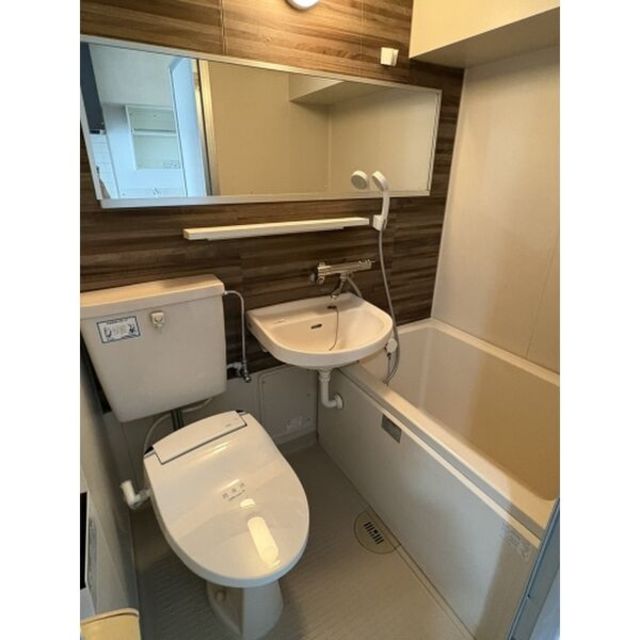トイレ　【トイレ】同系統の別部屋になります。現状を優先します。