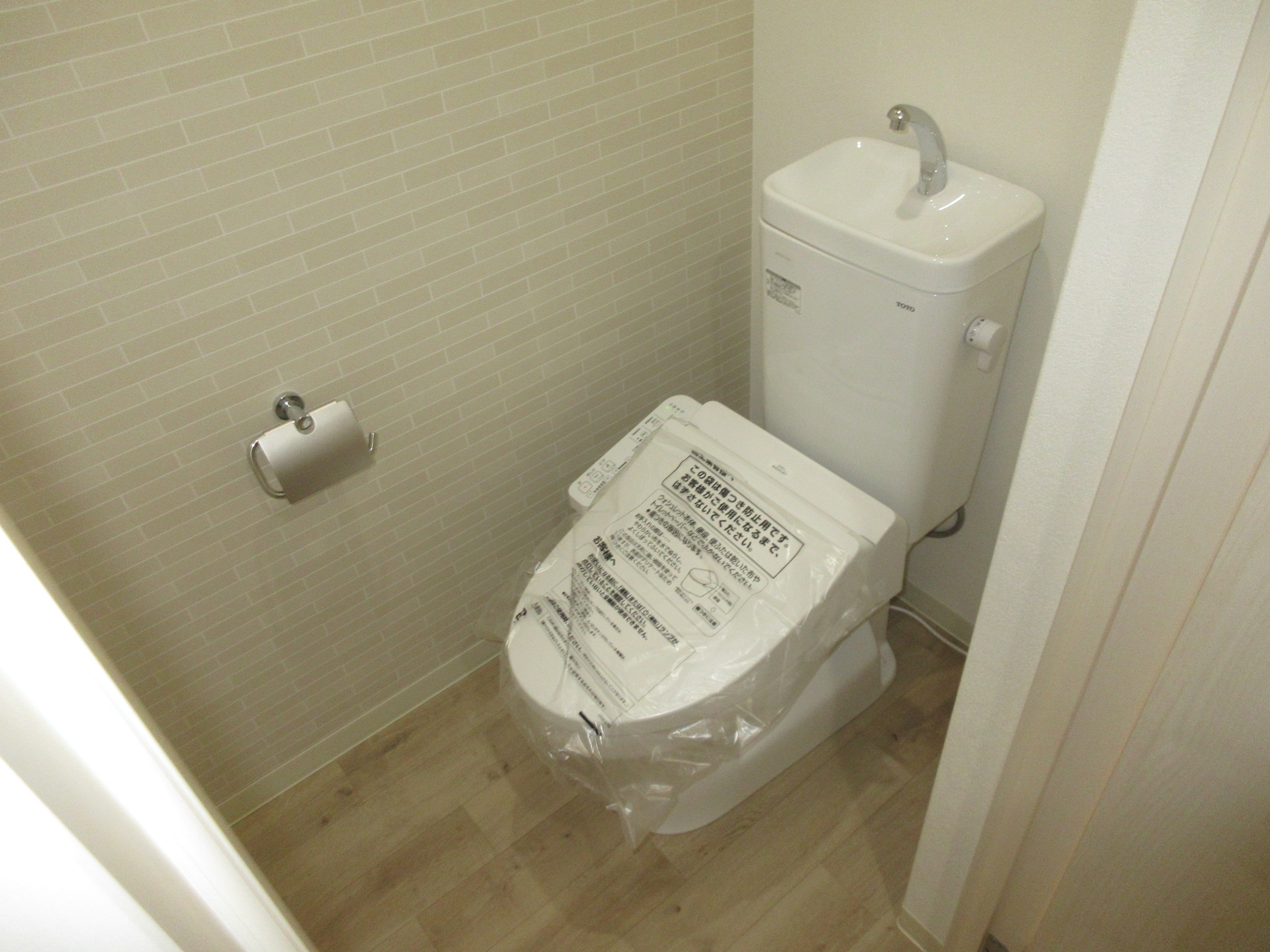 ＪＲ関西本線 加美駅 徒歩2分 3階建 築2年のトイレ写真