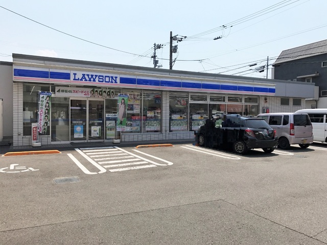 コンビニ　ローソン松山中村四丁目店（コンビニ）まで300m