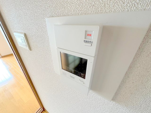 セキュリティ　TVモニターホンで来客が誰か確認してから開けて下さいね