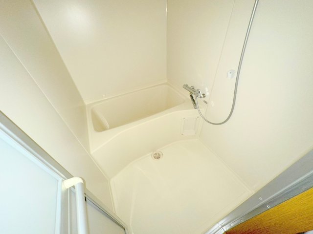 バス・シャワールーム　ゆったりと入るなら、お風呂とトイレとは別々が嬉しいですよね。
