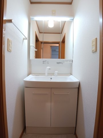 洗面設備　コンパクトで使いやすい洗面所