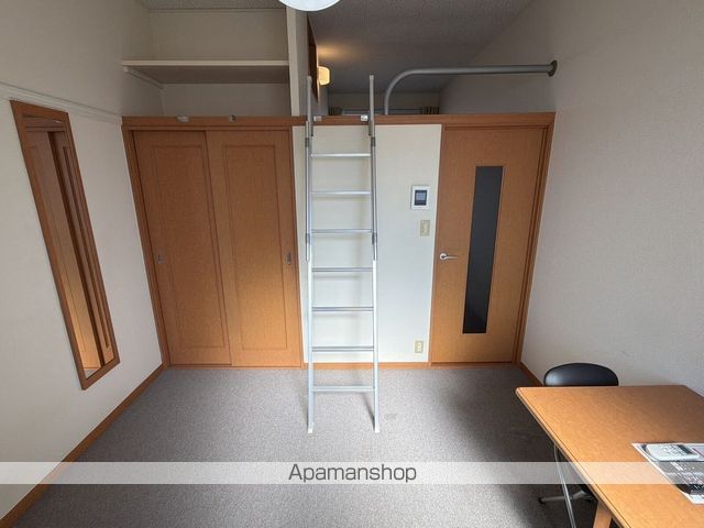 レオパレスR250岡山東の居間写真