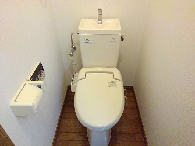 トイレ　温水洗浄便座
