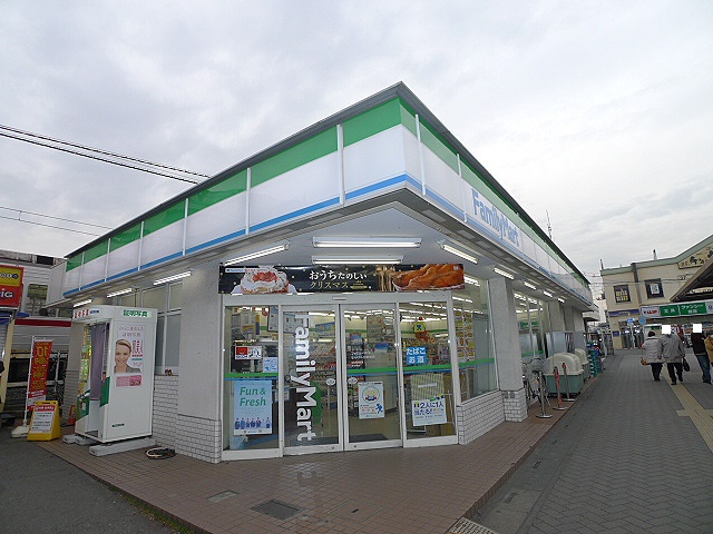 コンビニ　ファミリーマート せんげん台駅前店（コンビニ）まで307m
