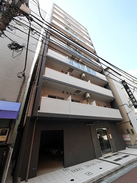 建物外観　１０階建ての賃貸マンション