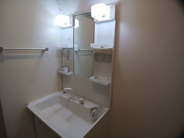 洗面設備　コンパクトで使いやすい洗面所