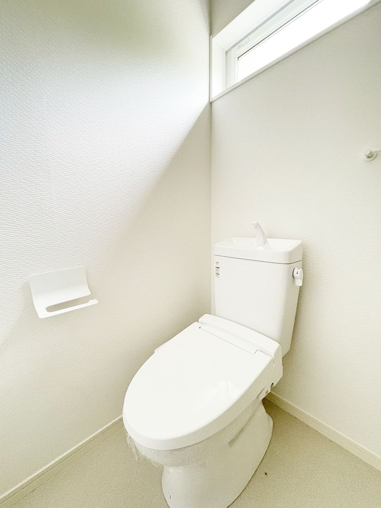 トイレ　※代表タイプの写真のため実際と異なる場合がございます