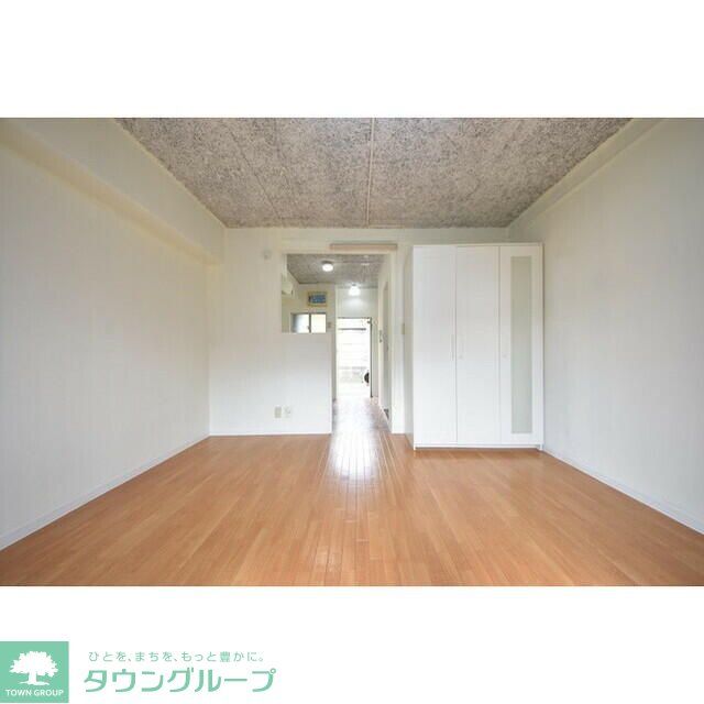 フェイバークレセントの居間写真