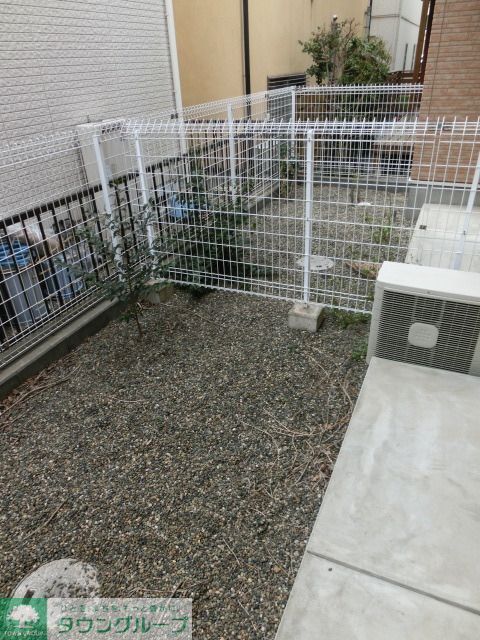 バルコニー　広い庭付き