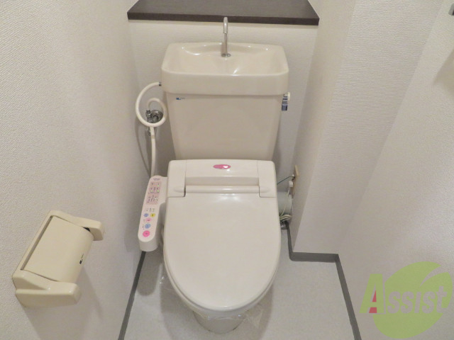 トイレ　トイレはこちらウォシュレット付きになりますよー。