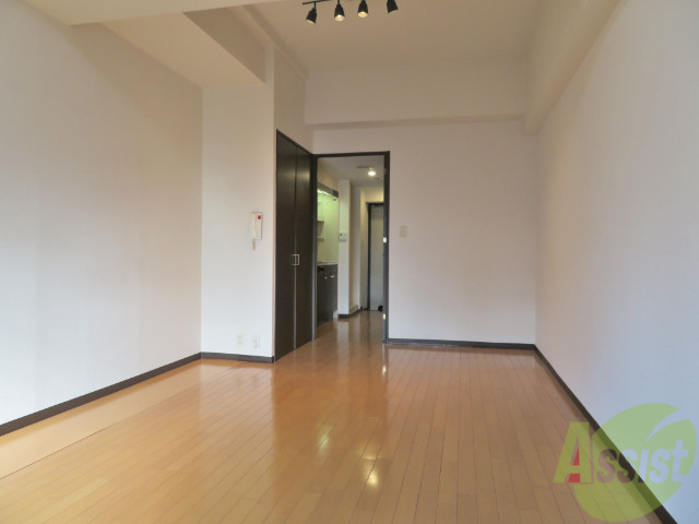 その他部屋・スペース　広々としたお部屋は１１帖のフローリングです