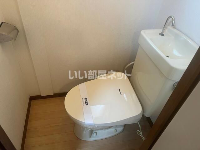 ＪＲ高崎線 籠原駅 徒歩40分 2階建 築43年のトイレ写真