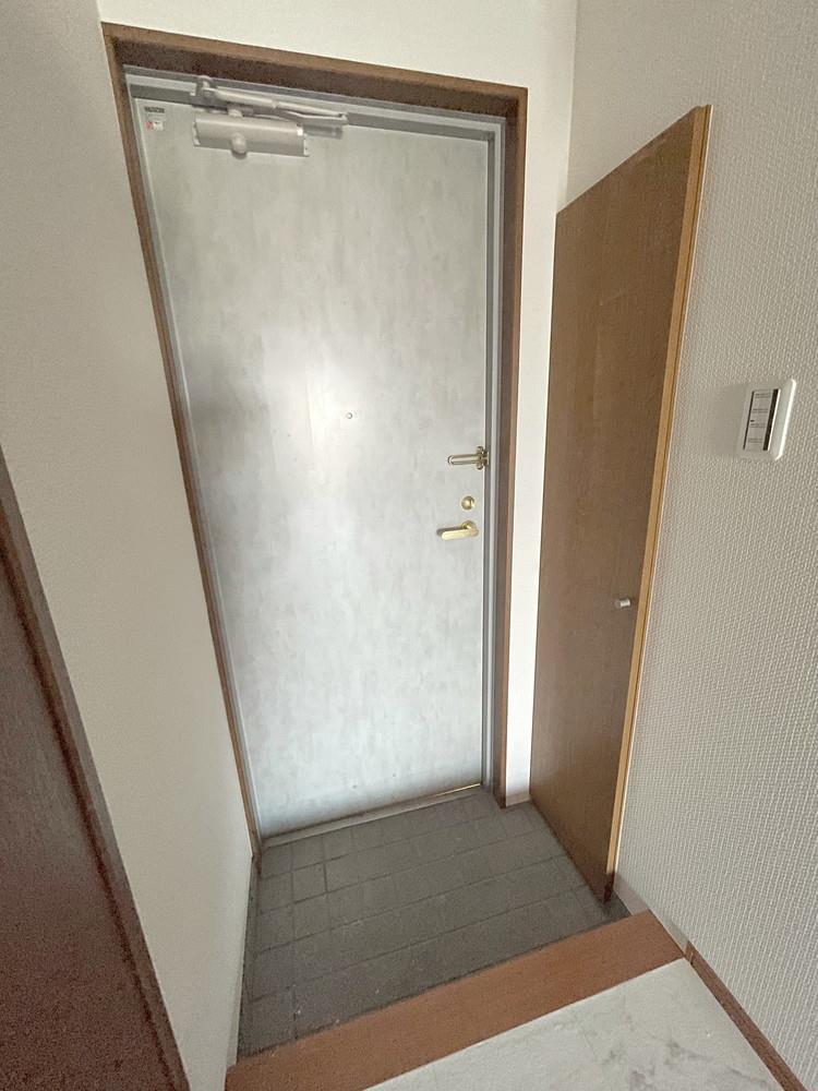 玄関　同タイプ別室の写真です